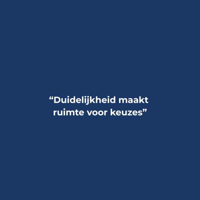 Duidelijkheid maakt ruimte voor keuzes oneliner - donkerblauwe achtergrond